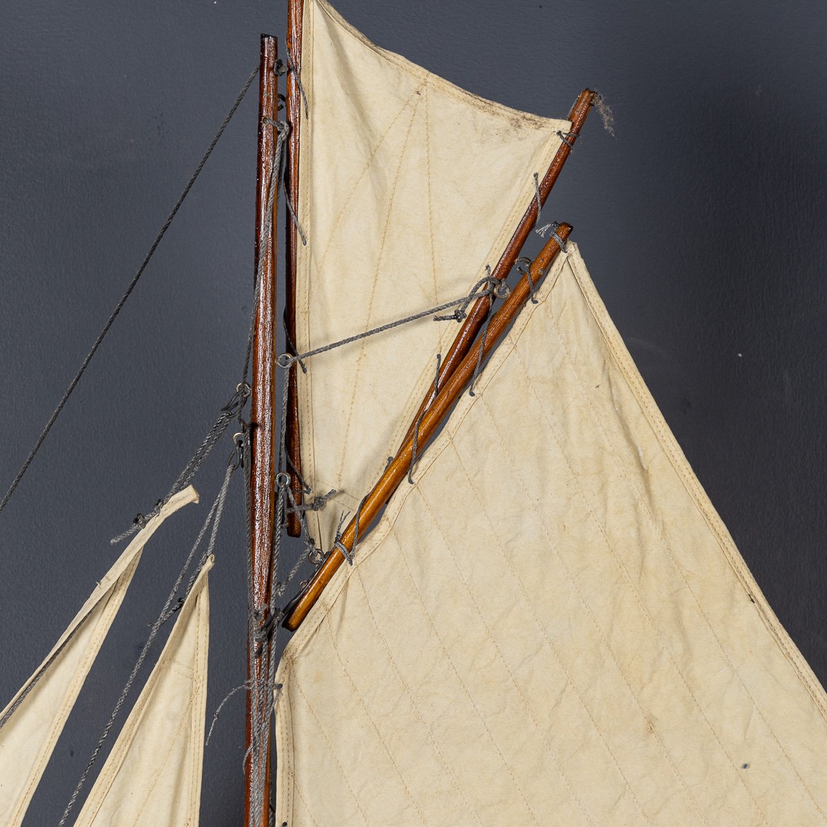 PUSHKINS.COM - D11103 - VINTAGE 20thC LARGE ENGLISH GAFF CUTTER POND YACHT c.1940 - 06.jpg