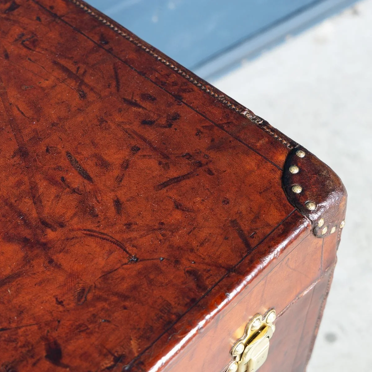 PUSHKINS.COM - B12015i - ANTIQUE 20thC LOUIS VUITTON COURIER TRUNK IN NATURAL COW HIDE, FRANCE c.1900 - 49.jpg