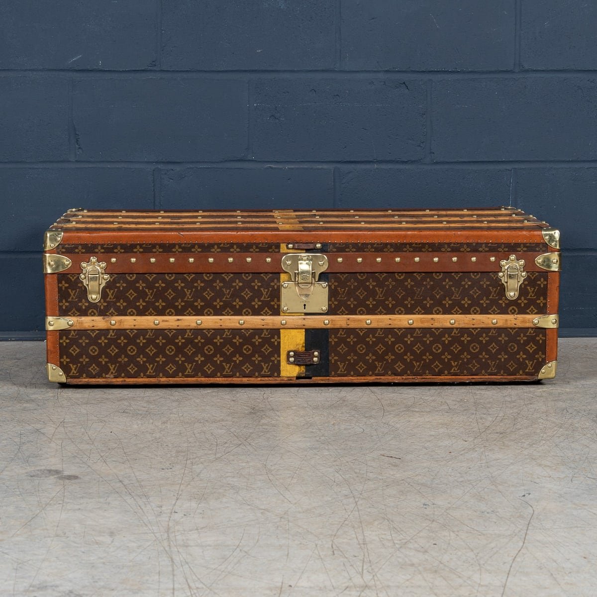 PUSHKINS.COM - B11270 - 20thC LOUIS VUITTON CABIN TRUNK IN MONOGRAM CANVAS, FRANCE c.1930 - 04.jpg