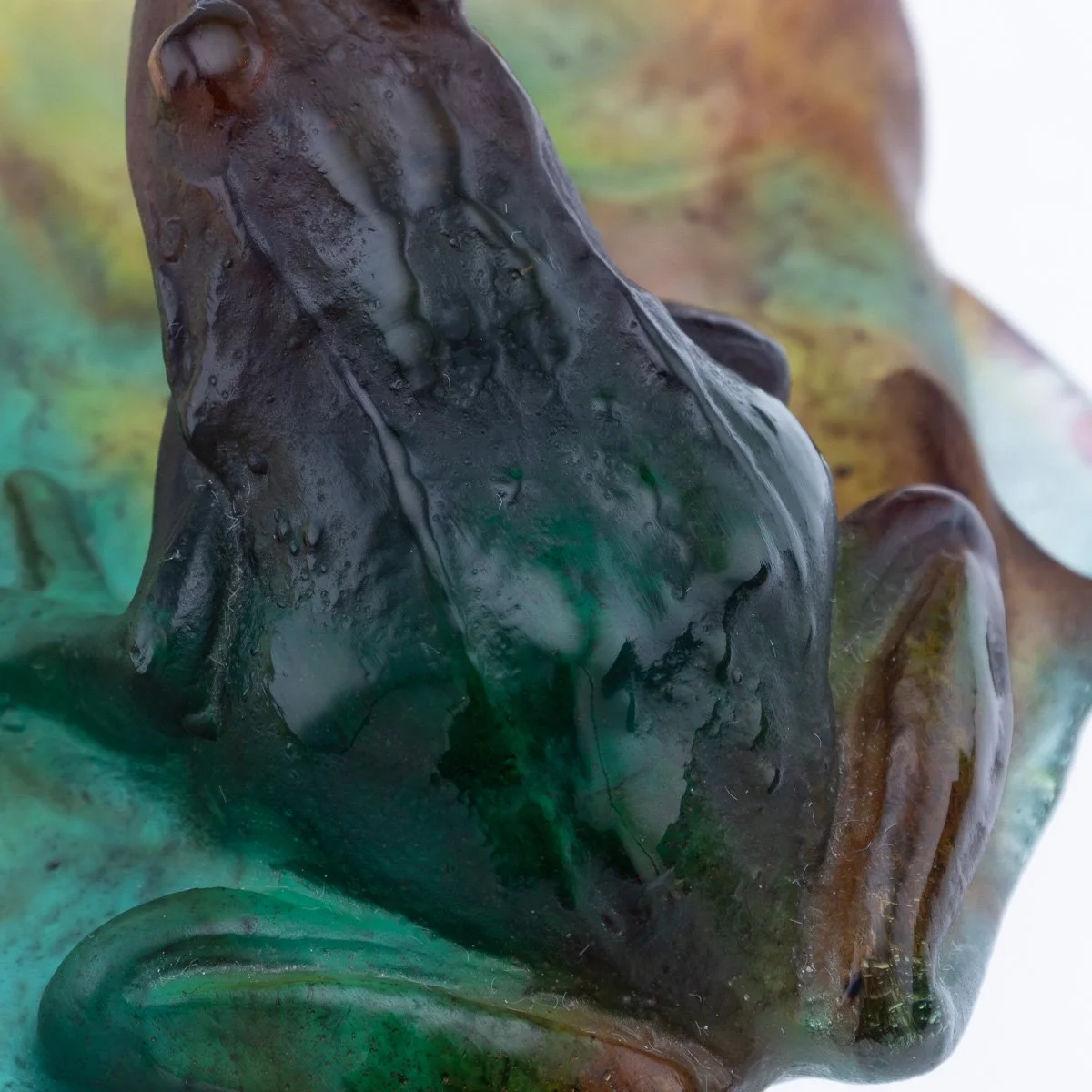 PUSHKINS.COM - C11747 - 20thC FRENCH LA PÂTE DE VERRE LARGE FROG ON LILY PAD BY DAUM - 14.jpg