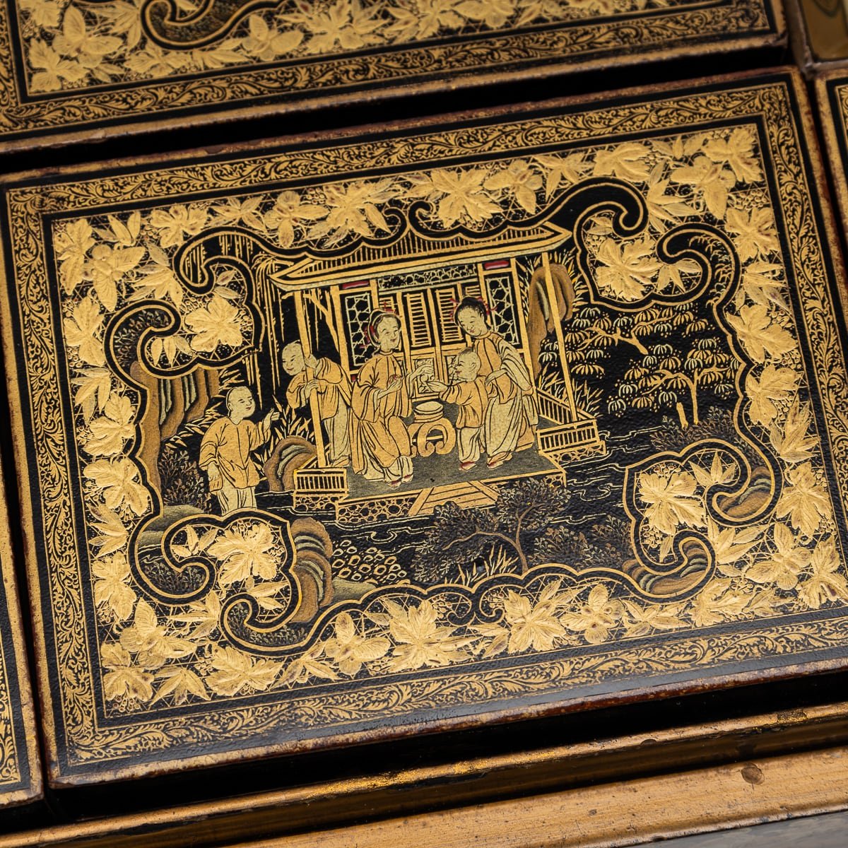 PUSHKINS.COM - ANTIQUE 19thC CHINESE LACQUERED GAMES BOX c.1890 - 1215.jpg