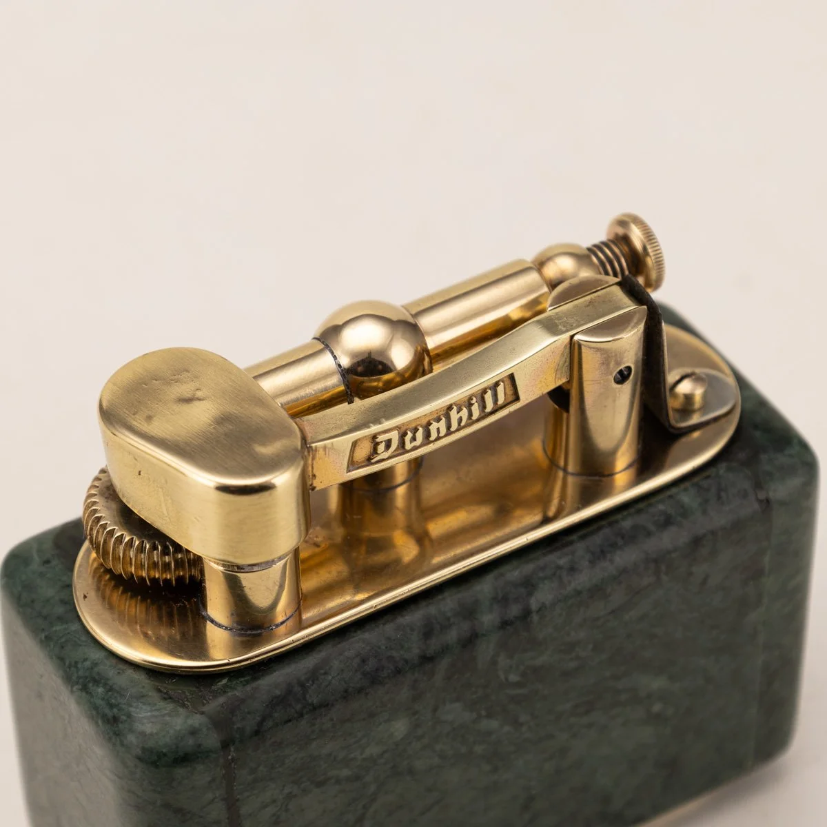 PUSHKINS.COM - Z12456 - VINTAGE 20thC GREEN SERPENTINE & GOLD PLATED DUNHILL TABLE LIGHTER c.1950 - 14.jpg