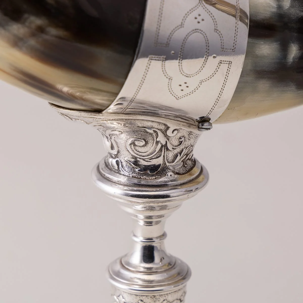 PUSHKINS.COM - D11808 - ANTIQUE 20thC PAIR OF SILVER PLATED CORNUCOPIA DRINKING HORNS c.1900 - 14.jpg