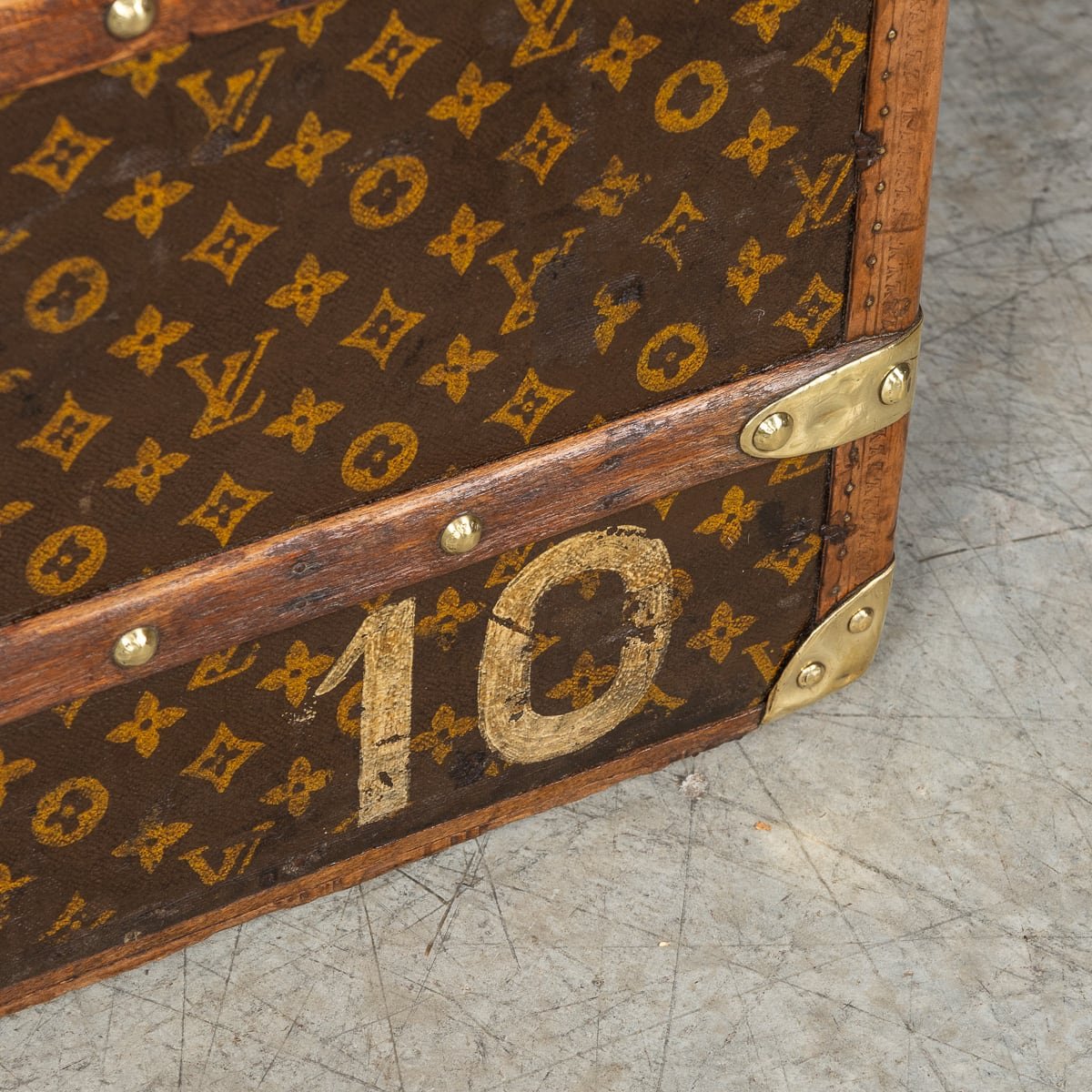PUSHKINS.COM - 20thC LOUIS VUITTON %22MALLE HAUTE%22 TRUNK IN MONOGRAM CANVAS, FRANCE c.1920 - 27.jpg