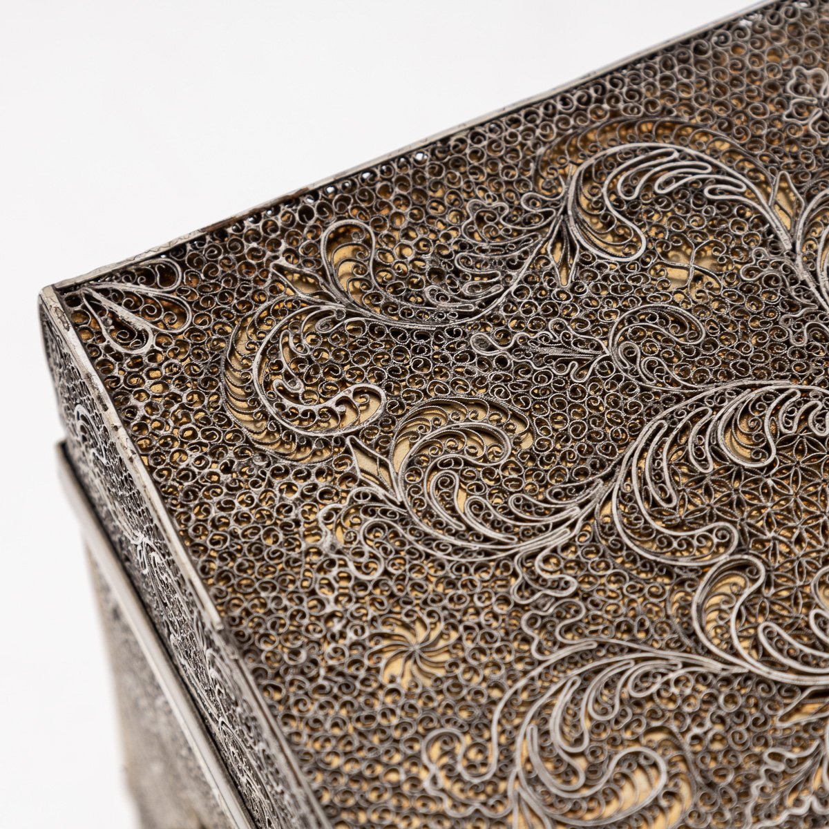PUSHKINS.COM - J11070 - ANTIQUE 17thC INDO-PORTUGUESE SOLID SILVER FILIGREE TEA CHEST, GOA c.1680 - 16.jpg
