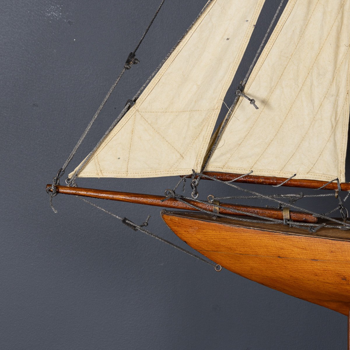 PUSHKINS.COM - D11103 - VINTAGE 20thC LARGE ENGLISH GAFF CUTTER POND YACHT c.1940 - 09.jpg