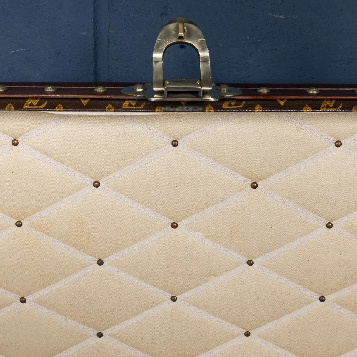 PUSHKINS.COM - B11431dw - ANTIQUE 20thC LOUIS VUITTON %22MALLE HAUTE%22 IN MONOGRAM CANVAS, FRANCE c.1920 - 14.jpg
