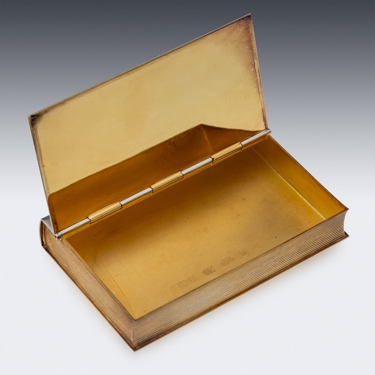 PUSHKIN'S - MODERN 21stC ENGLISH SOLID SILVER BOOK SHAPED CIGAR BOX, LONDON c.2015 - 7.jpg