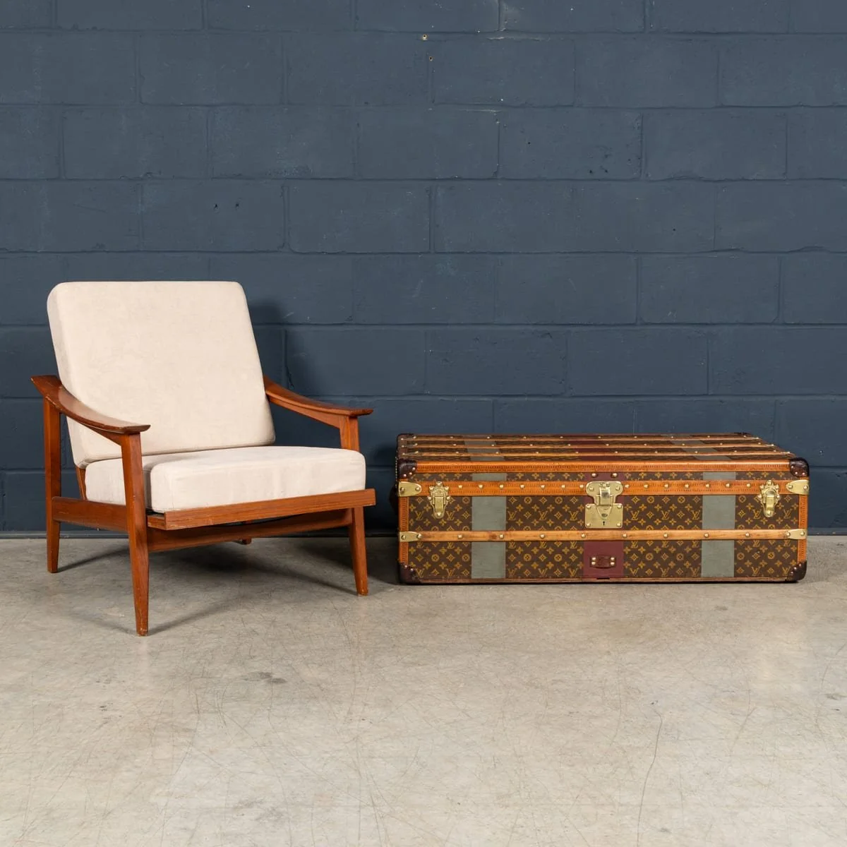PUSHKINS.COM - B12254 - ANTIQUE 20thC LOUIS VUITTON STEAMER TRUNK IN MONOGRAM CANVAS, FRANCE c.1920 - 04.jpg