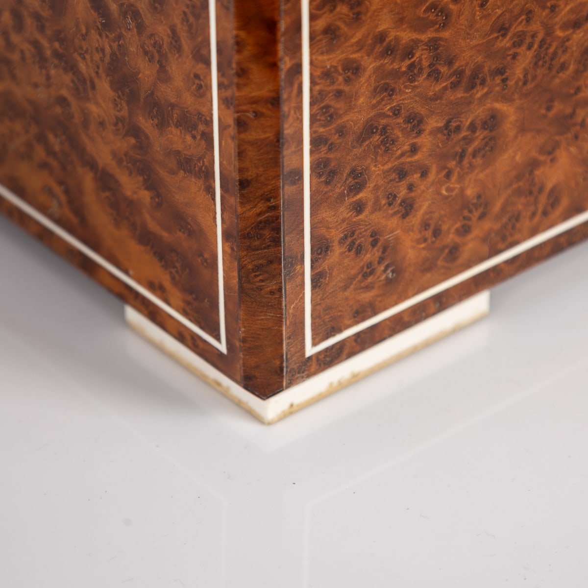 PUSHKINS.COM - B11242 - VINTAGE 20thC ART DECO BURR WALNUT CIGAR HUMIDOR BY DUNHILL, ENGLAND c.1930 - 20.jpg