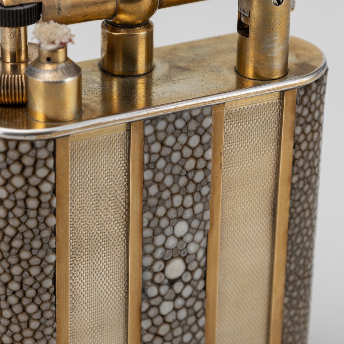 PUSHKINS.COM - D11365 - 20thC SHAGREEN & GOLD ENGINE TURNED PANELLED DUNHILL TABLE LIGHTER c.1950 - 13.jpg