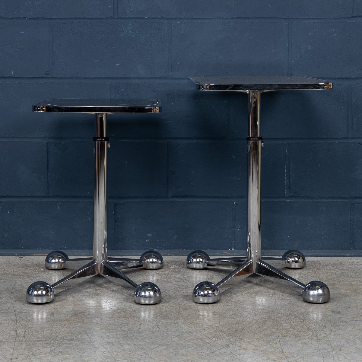 PUSHKINS.COM - B11301 - 20thC ITALIAN PAIR OF GRADUATED TELESCOPIC TABLES BY ARREDAMENTI ALLEGRI c.1970 - 07.jpg