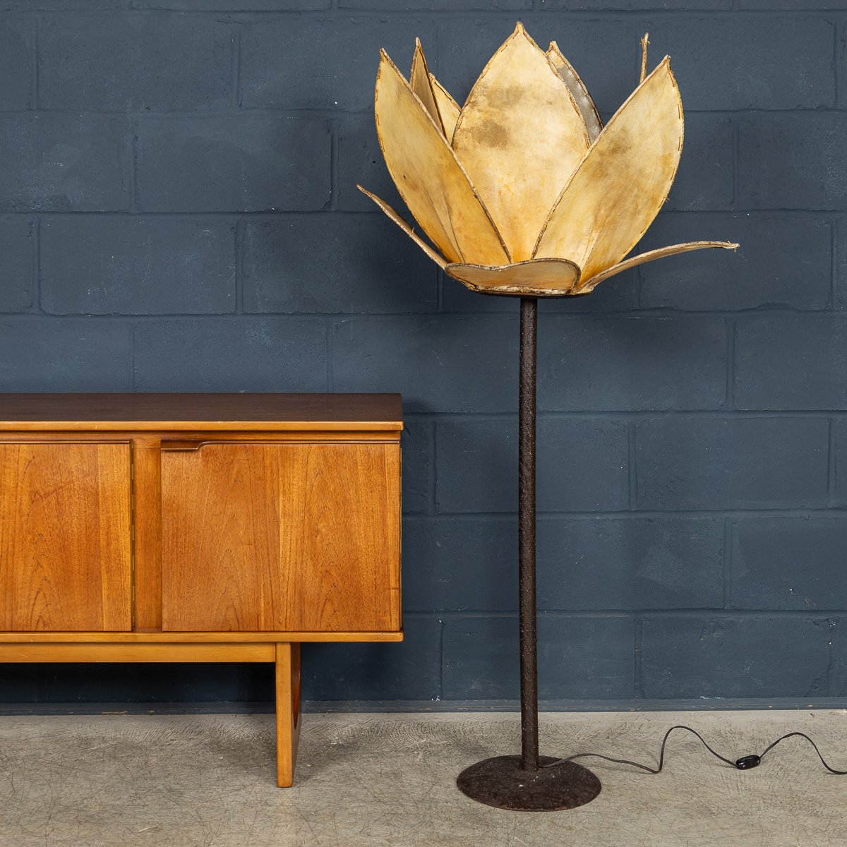 PUSHKINS.COM - B11418 - 20thC ITALIAN 'LOTUS FLOWER' FLOOR LAMP WITH VELLUM SHADE c.1970 - 03.jpg