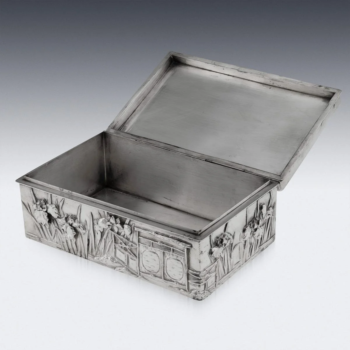 PUSHKINS.COM - A00102 - ANTIQUE 20thC JAPANESE MEIJI SOLID SILVER IRIS FLOWER CIGAR BOX, ZUAN c.1900 - 11.jpg