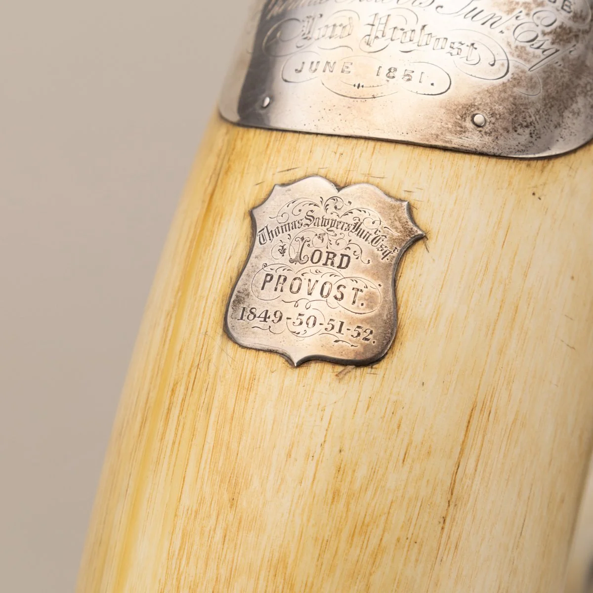 PUSHKINS.COM - Z12471 - ANTIQUE 19thC SCOTTISH SILVER MOUNTED HORN TABLE SNUFF MULL & JARS c.1850 - 07.jpg