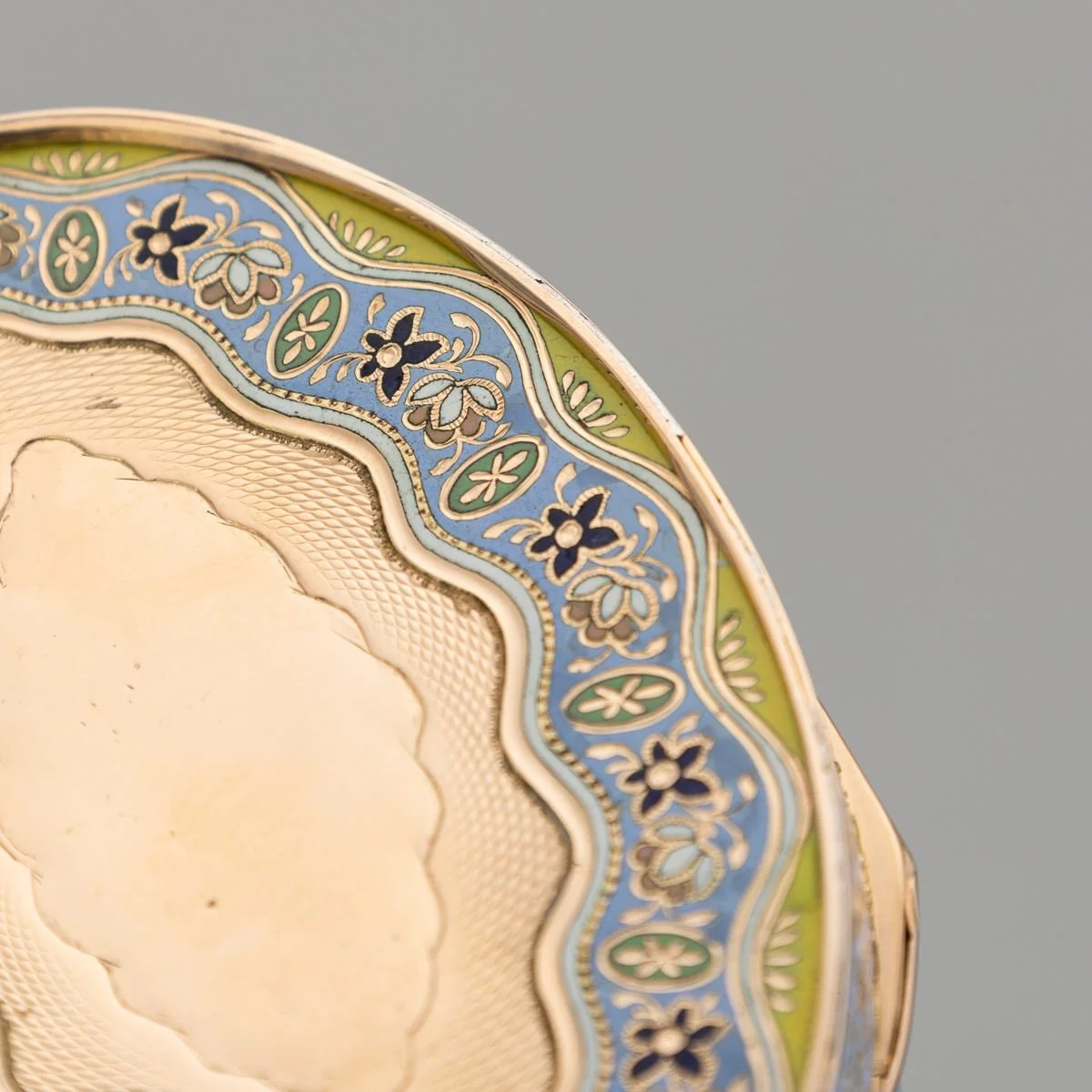 PUSHKINS.COM - A00026 - ANTIQUE 19thC SWISS 18k SOLID GOLD & ENAMEL SNUFF BOX, GENEVA c.1830 - 26.jpg