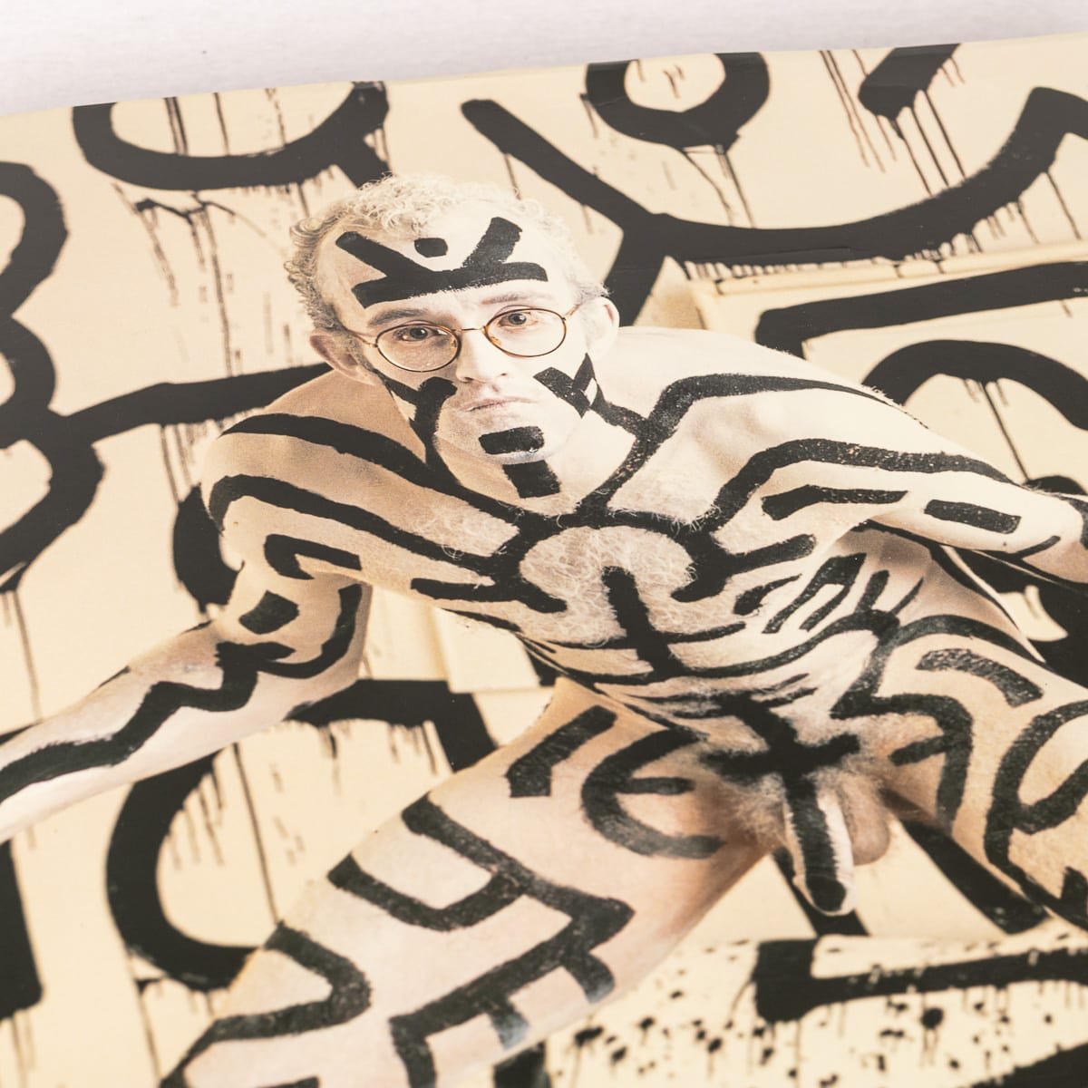 PUSHKINS.COM - A00196 - 21stC ANNIE LEIBOVITZ KEITH HARING EDITION SUMO SIZED LIMITED EDITION HARDBACK - 09.jpg