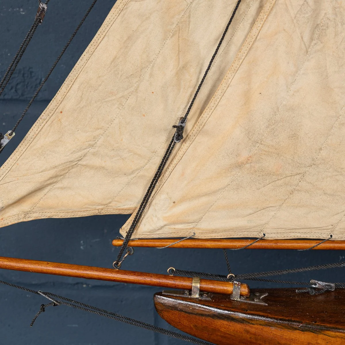 PUSHKINS.COM - B11425 - VINTAGE 20thC ENGLISH GAFF RIGGED %22J CLASS%22 POND YACHT c.1930 - 18.jpg