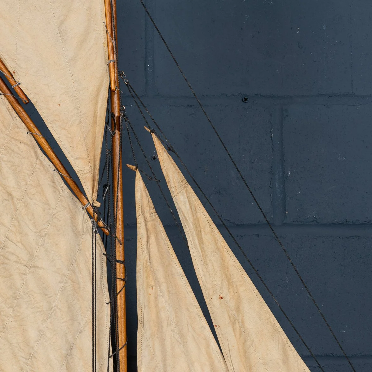 PUSHKINS.COM - B11425 - VINTAGE 20thC ENGLISH GAFF RIGGED %22J CLASS%22 POND YACHT c.1930 - 12.jpg