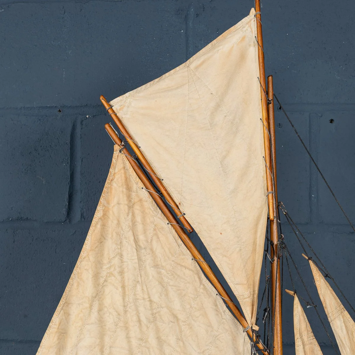 PUSHKINS.COM - B11425 - VINTAGE 20thC ENGLISH GAFF RIGGED %22J CLASS%22 POND YACHT c.1930 - 14.jpg