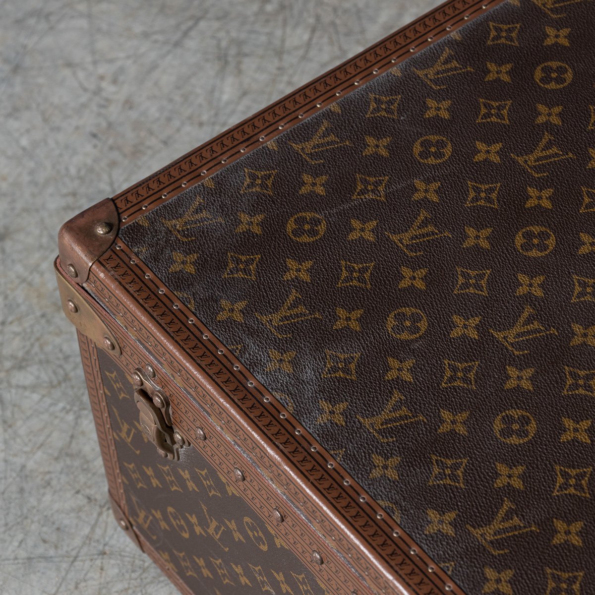 PUSHKINS.COM - B11399 - 20thC LOUIS VUITTON SUITCASE IN MONOGRAM CANVAS, FRANCE - 23.jpg