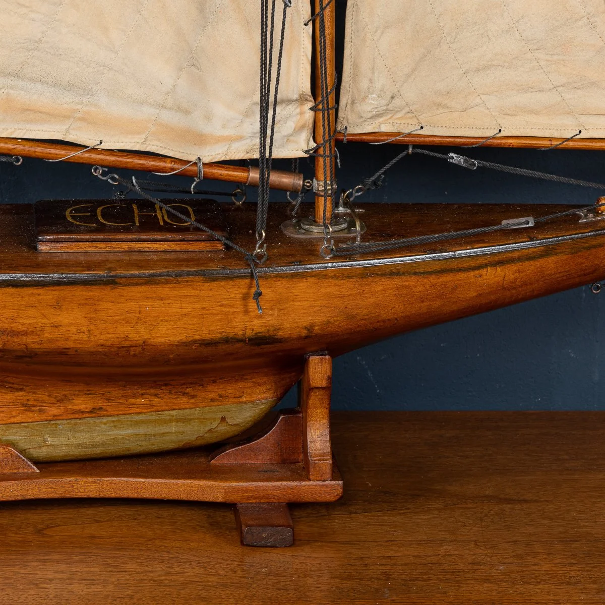 PUSHKINS.COM - B11425 - VINTAGE 20thC ENGLISH GAFF RIGGED %22J CLASS%22 POND YACHT c.1930 - 09.jpg