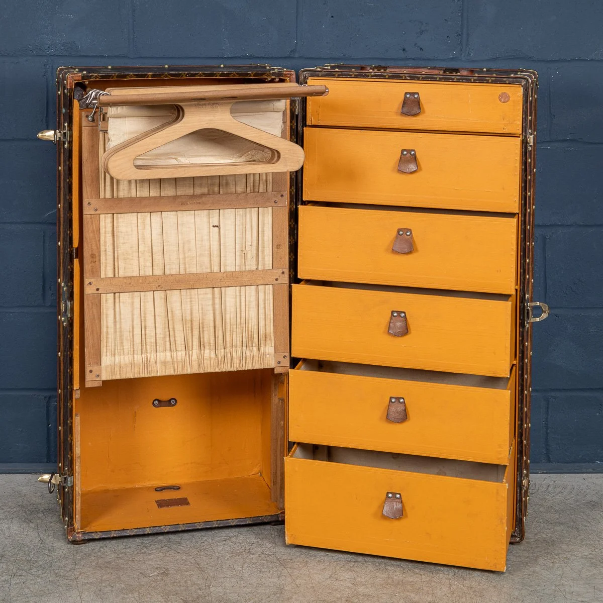 PUSHKINS.COM - B11504d - ANTIQUE 20thC LOUIS VUITTON HAT TRUNK IN WOVEN CANVAS, FRANCE c.1890 - 11.jpg