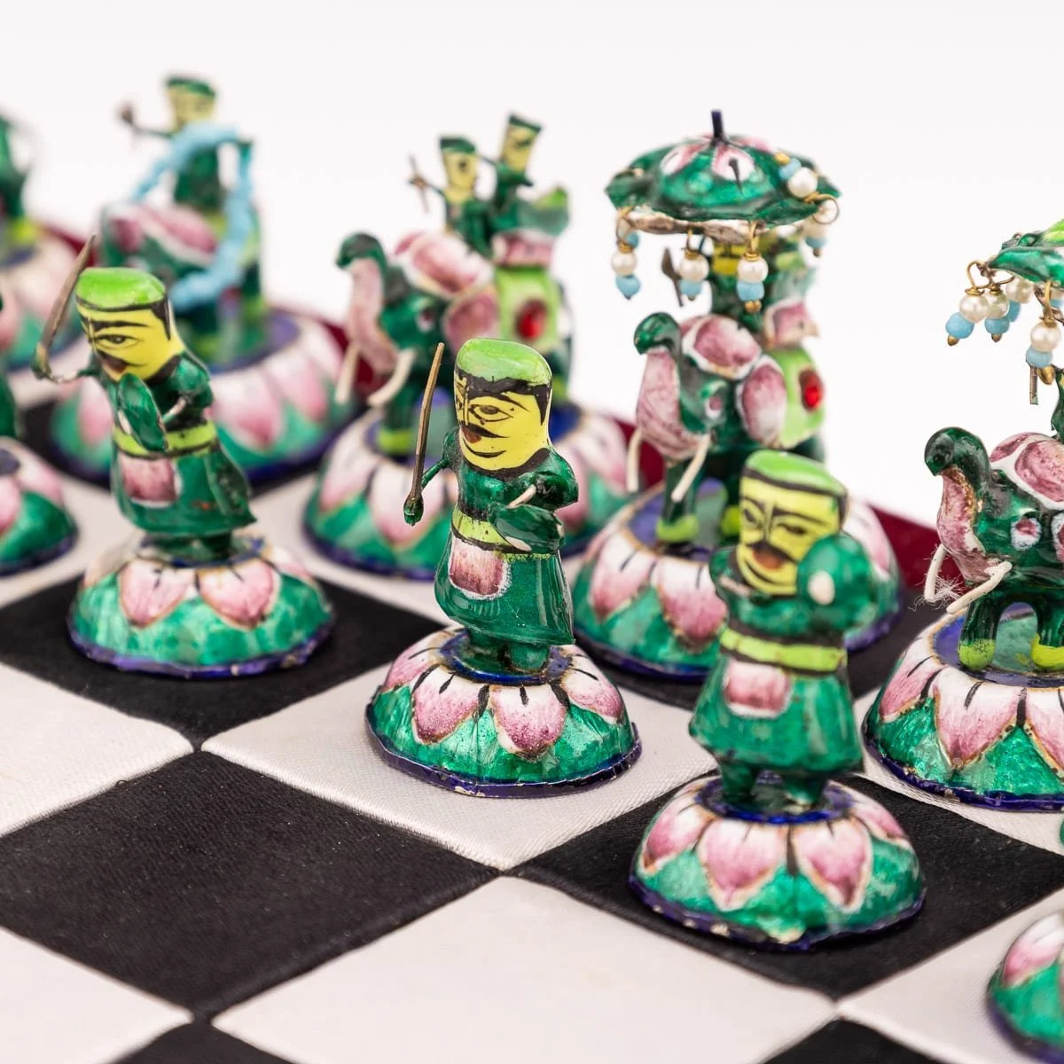 PUSHKINS.COM - A00103 - 20thC INDIAN SILVER & ENAMEL CHESS SET WITH SILK & VELVET BOARD, JAIPUR c.1950 - 12.jpg