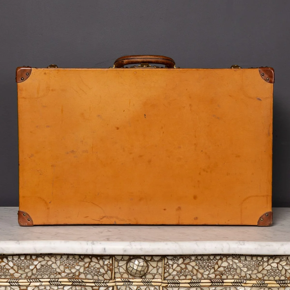 PUSHKINS.COM - D11874 - 20thC LOUIS VUITTON DRESSING CASE IN COW HIDE LEATHER, FRANCE - 08.jpg