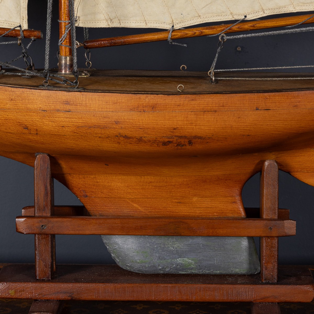 PUSHKINS.COM - D11103 - VINTAGE 20thC LARGE ENGLISH GAFF CUTTER POND YACHT c.1940 - 15.jpg