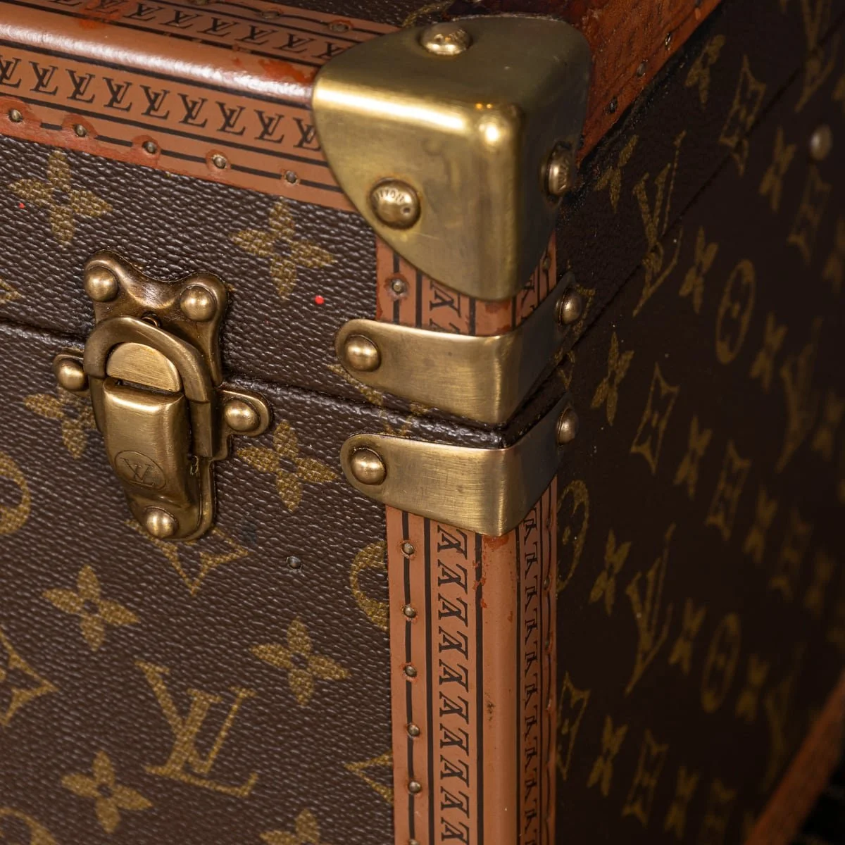 PUSHKIN'S - MID 20thC LOUIS VUITTON VANITY CASE IN MONOGRAM CANVAS, MADE IN FRANCE c.1960 - 19.jpg