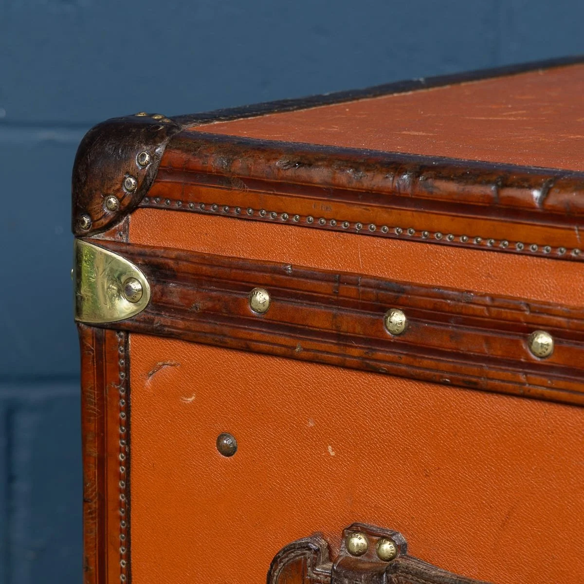 PUSHKINS.COM - B12016 - ANTIQUE 20thC LOUIS VUITTON COURIER TRUNK IN ORANGE VUITTONITE CANVAS c.1900 - 39.jpg