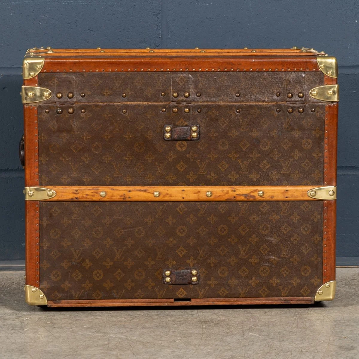 PUSHKINS.COM - B12252w - ANTIQUE 20thC LOUIS VUITTON SHOE TRUNK IN MONOGRAM CANVAS, FRANCE c.1920 - 07.jpg