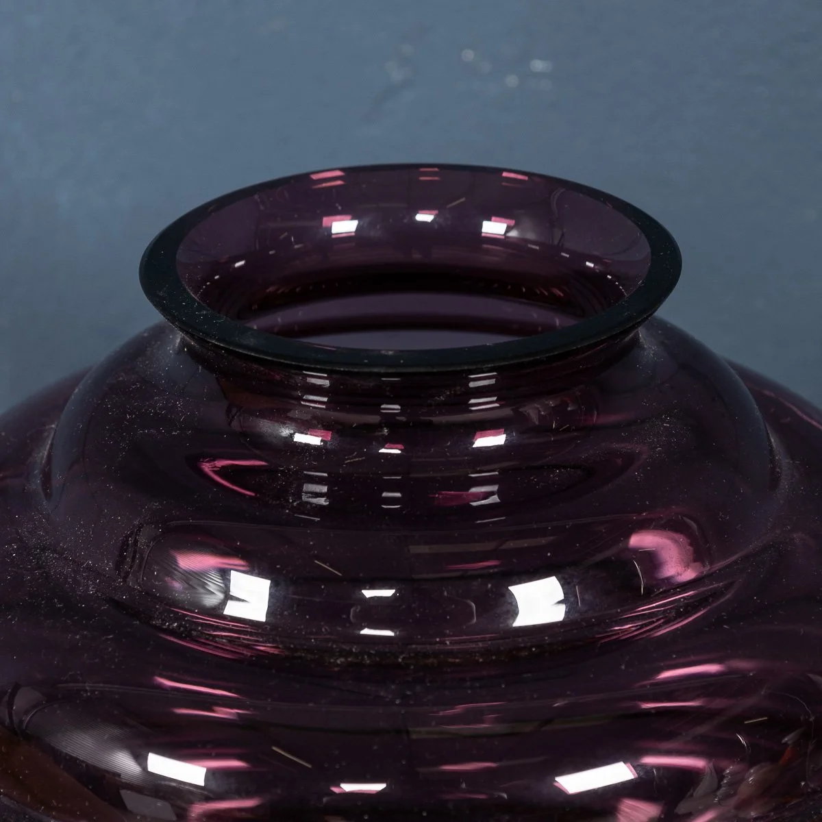 PUSHKINS.COM - B11444 - CONTEMPORARY 21stC MURANO ART GLASS VASE IN %22VINACCIA%22 PURPLE BY VENINI c.2015 - 05.jpg