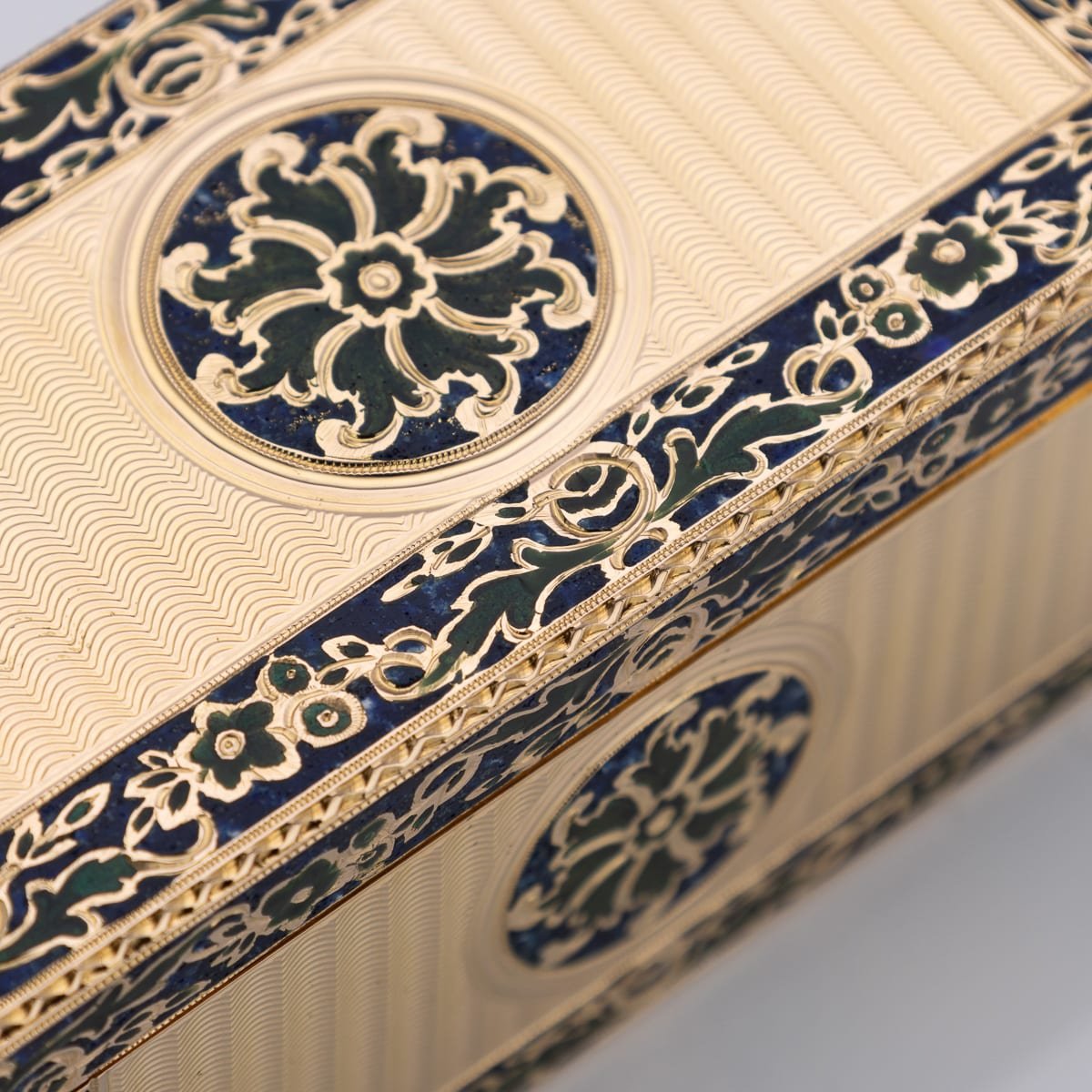 PUSHKINS.COM - A00025 - ANTIQUE 19thC FRENCH 18K SOLID GOLD & ENAMEL BOX, PARIS c.1760 - 14.jpg