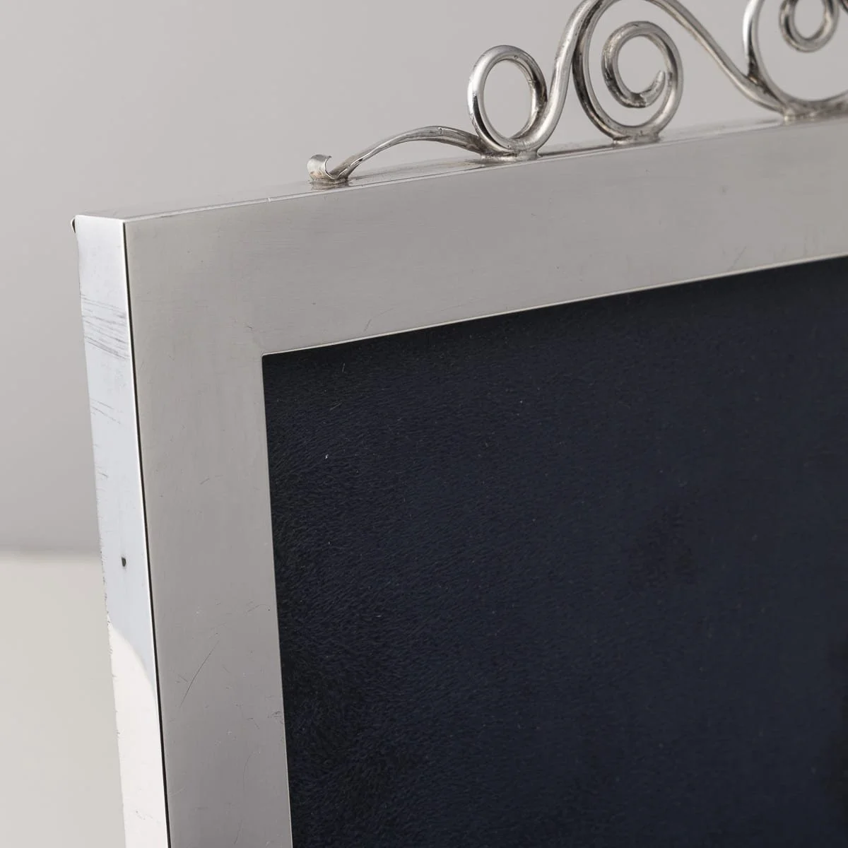 PUSHKINS.COM - D11982 - ANTIQUE 20thC AMERICAN SOLID SILVER PHOTO FRAME BY BIGELOW, KENNARD & CO c.1920 - 23.jpg