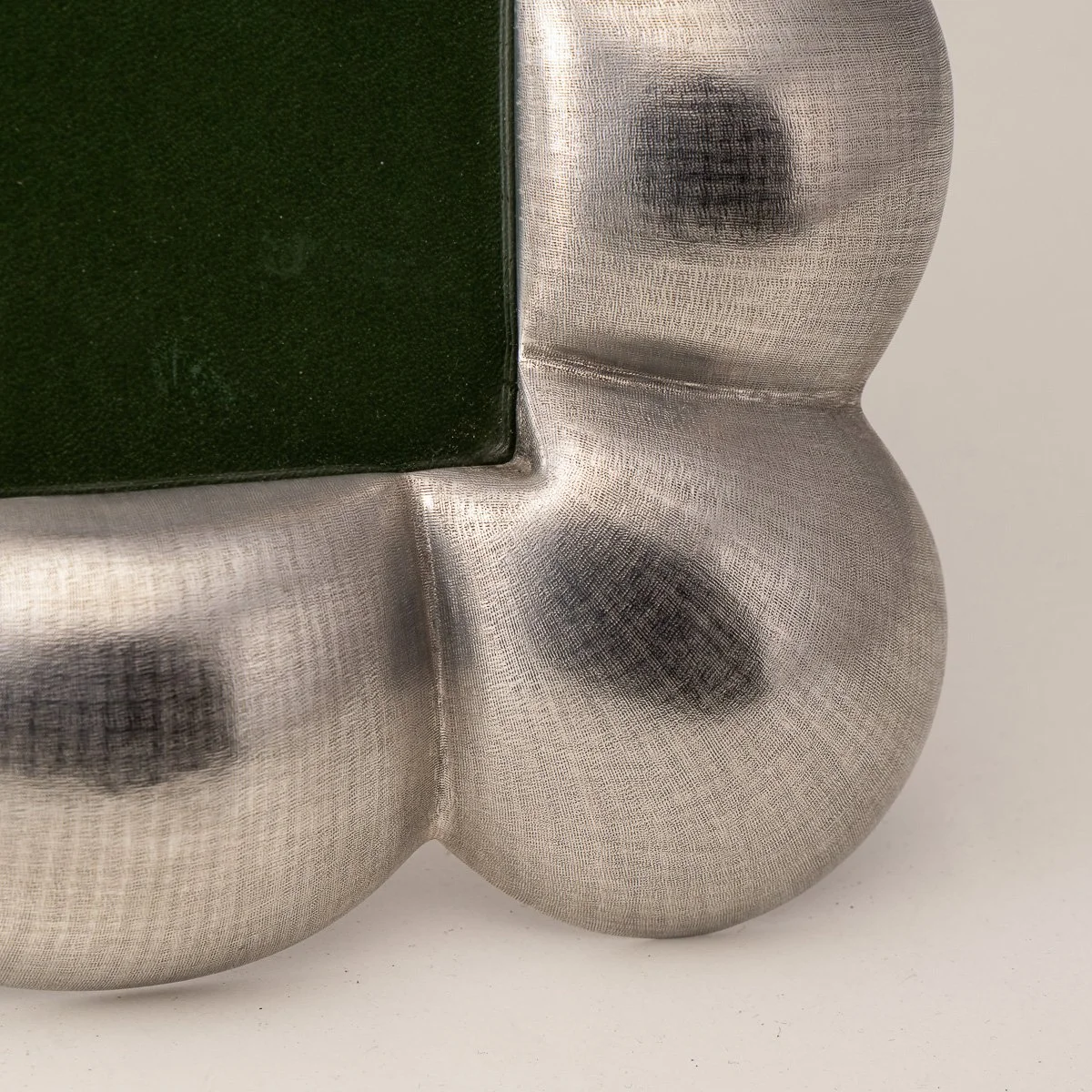PUSHKINS.COM - D11884 - VINTAGE 20thC ITALIAN SOLID SILVER 'BUBBLE' PHOTOGRAPH FRAME - 11.jpg