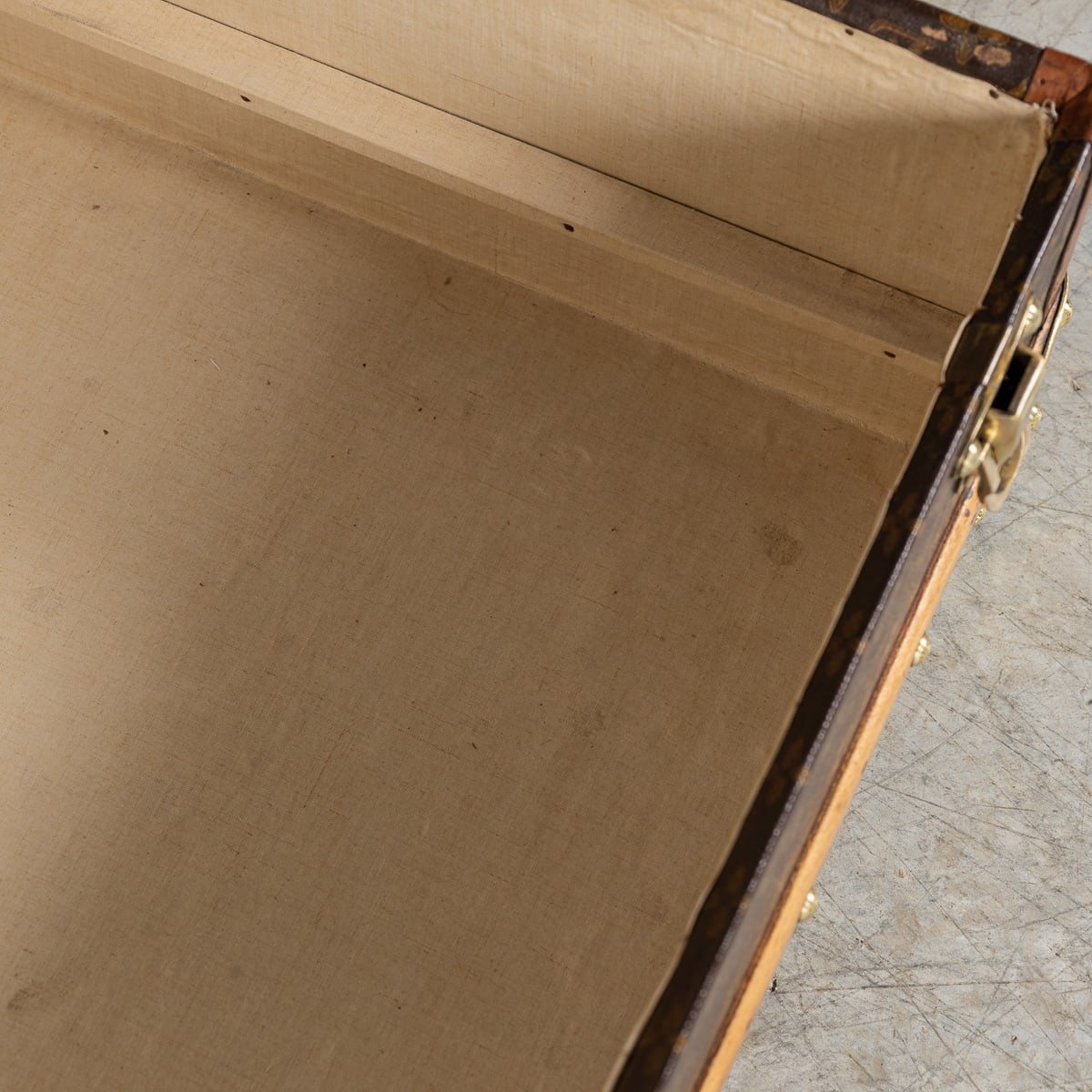 PUSHKINS.COM - B11270 - 20thC LOUIS VUITTON CABIN TRUNK IN MONOGRAM CANVAS, FRANCE c.1930 - 15.jpg