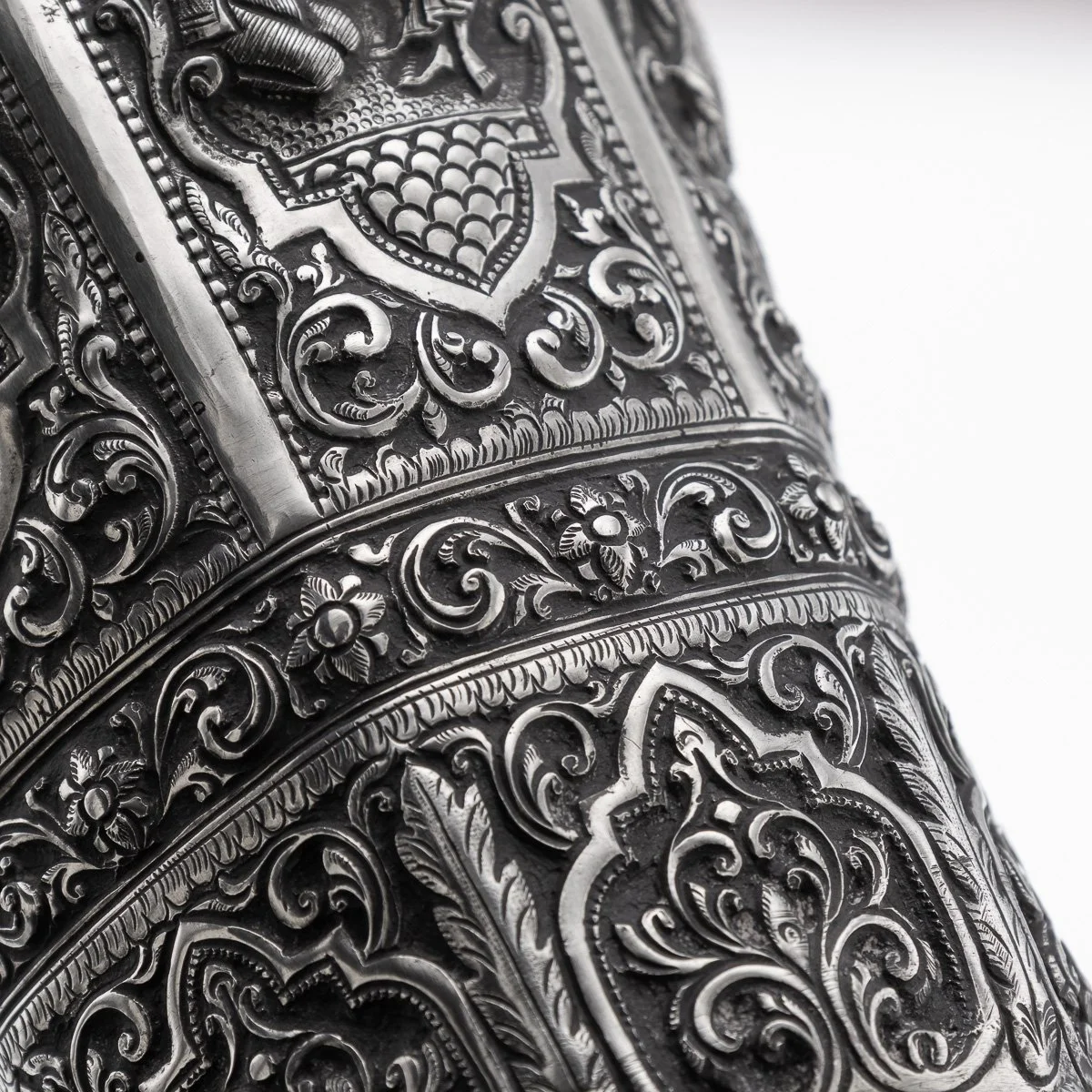 PUSHKINS.COM - DO11786 - ANTIQUE 20thC BURMESE REPOUSSÉ SOLID SILVER "VESSANTARA JATAKA" VASE c.1915 - 22.jpg