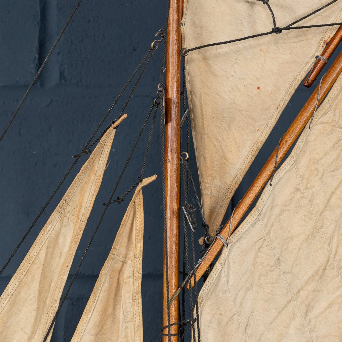 PUSHKINS.COM - B11425 - VINTAGE 20thC ENGLISH GAFF RIGGED %22J CLASS%22 POND YACHT c.1930 - 21.jpg
