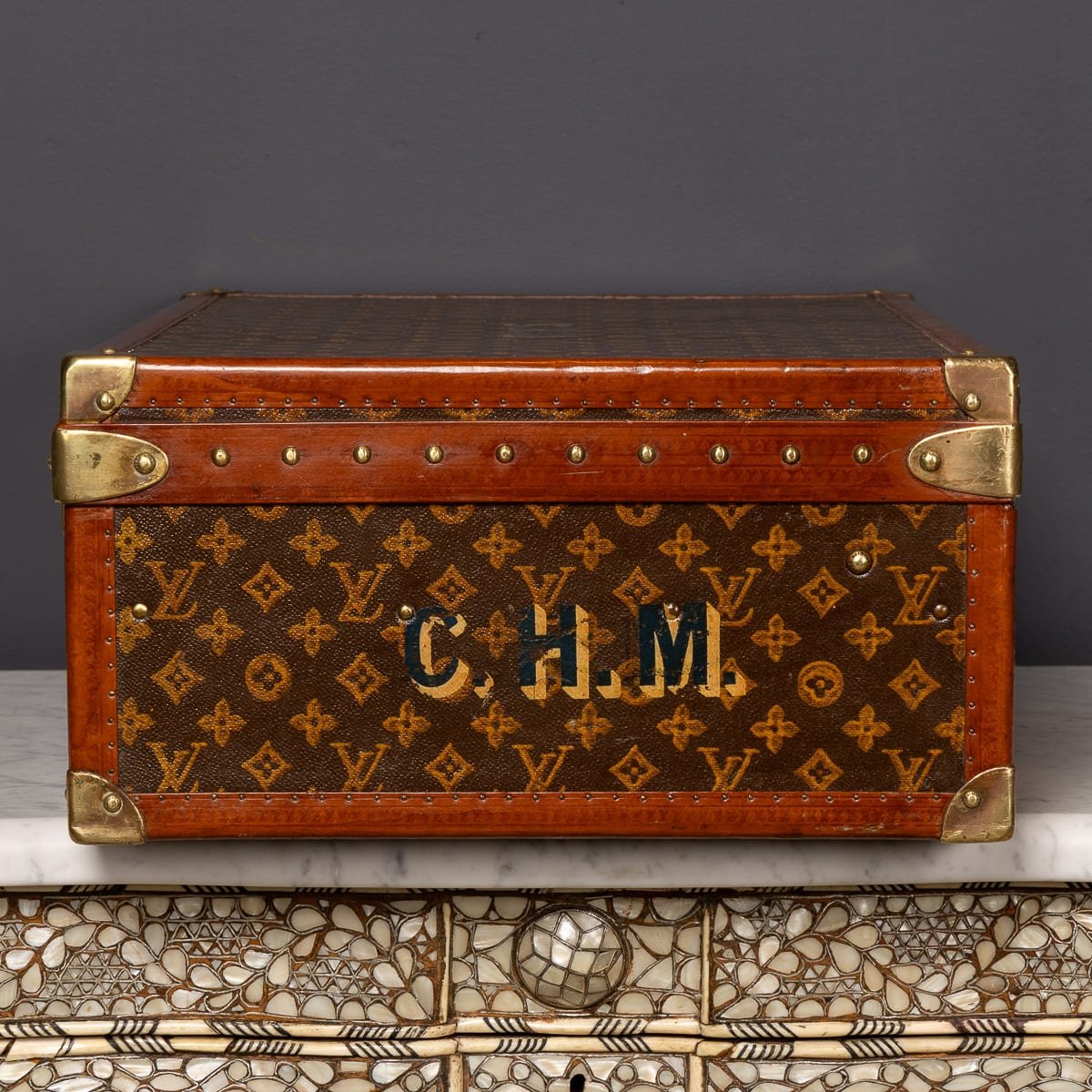 PUSHKINS.COM - D11761 - ANTIQUE 20thC LOUIS VUITTON SUITCASE IN MONOGRAM CANVAS, FRANCE c.1925 - 16.jpg