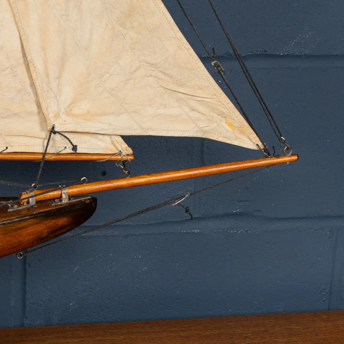 PUSHKINS.COM - B11425 - VINTAGE 20thC ENGLISH GAFF RIGGED %22J CLASS%22 POND YACHT c.1930 - 13.jpg