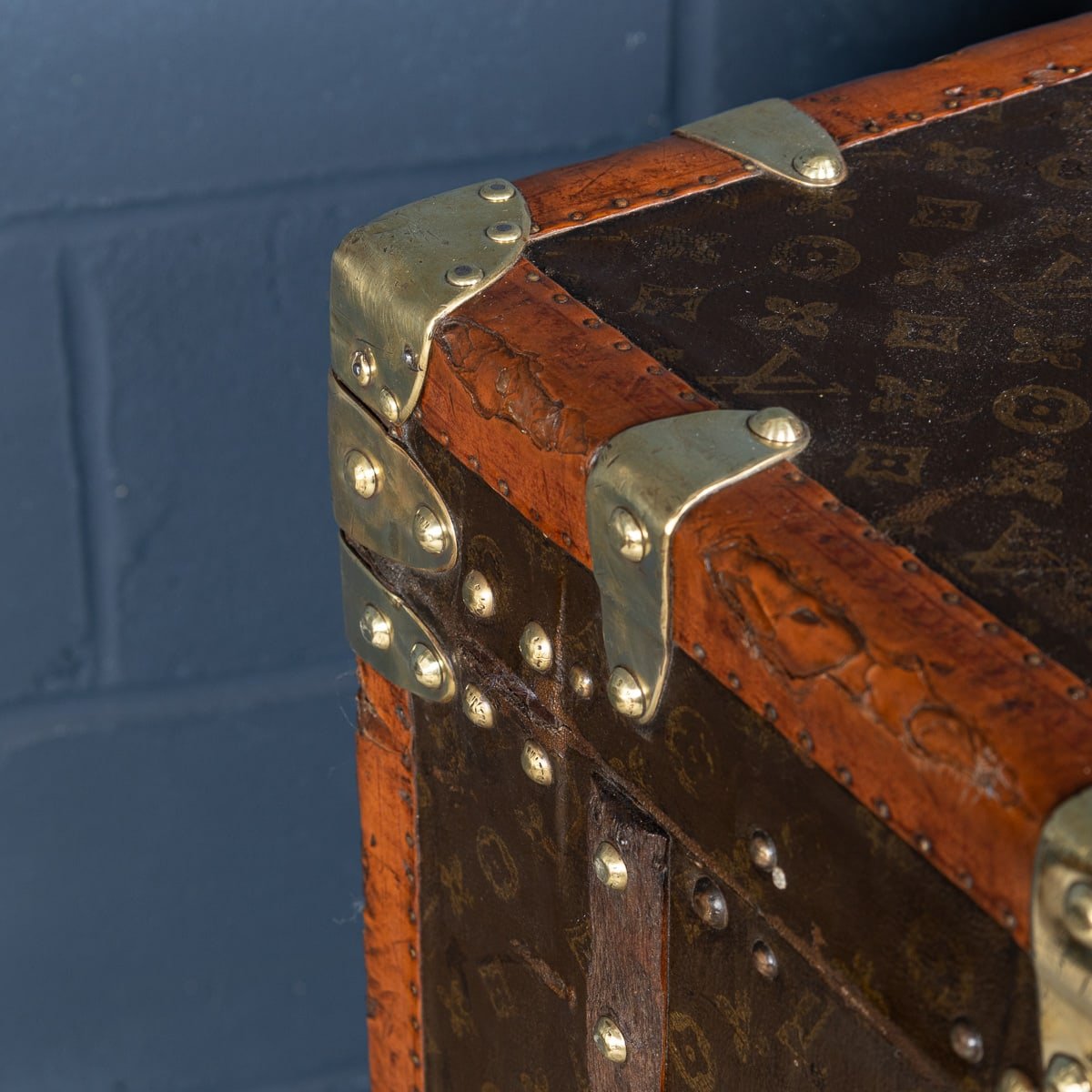 PUSHKINS.COM - B11231h - 20thC LOUIS VUITTON WARDROBE TRUNK IN MONOGRAM CANVAS, FRANCE - 32.jpg