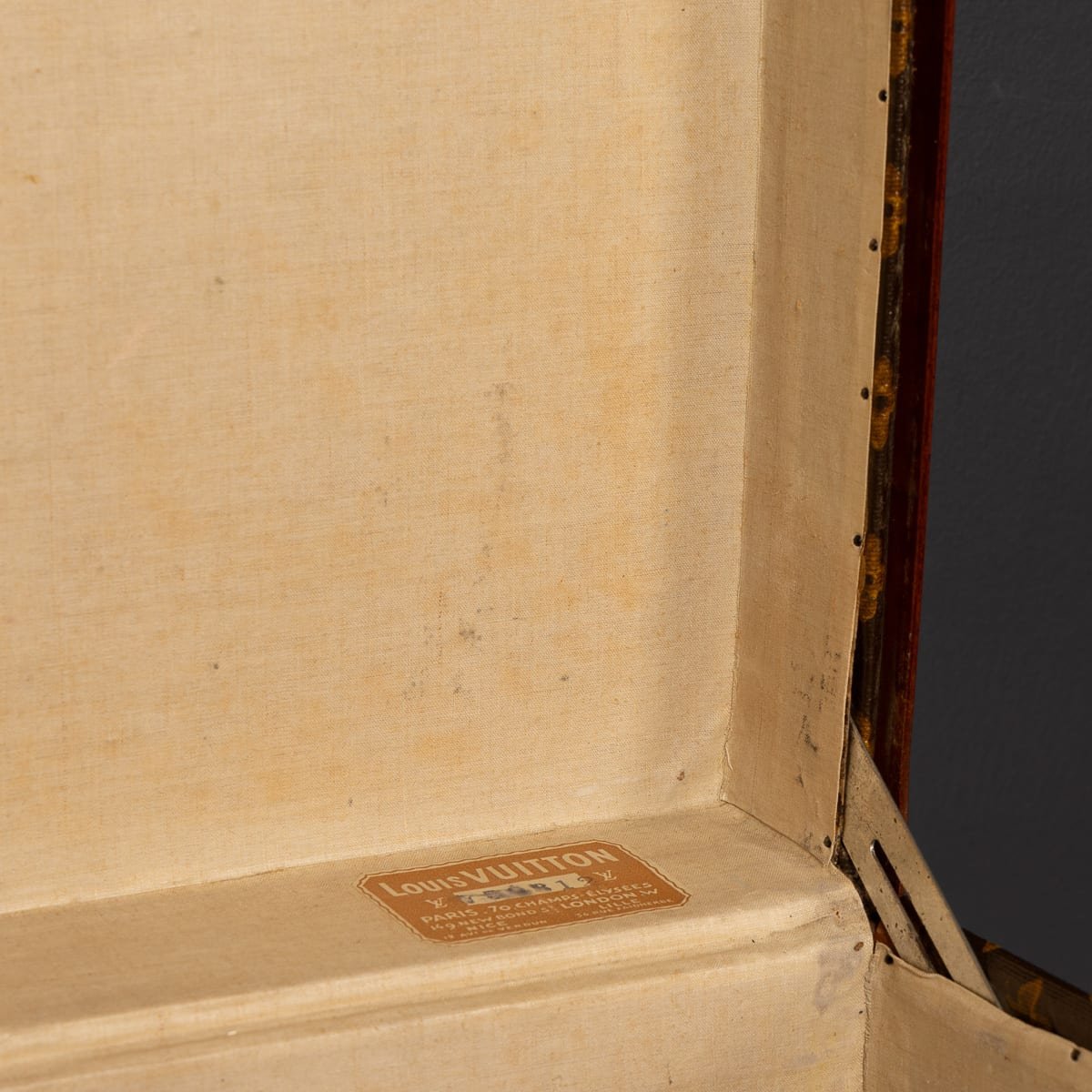 PUSHKINS.COM - D11761 - ANTIQUE 20thC LOUIS VUITTON SUITCASE IN MONOGRAM CANVAS, FRANCE c.1925 - 31.jpg