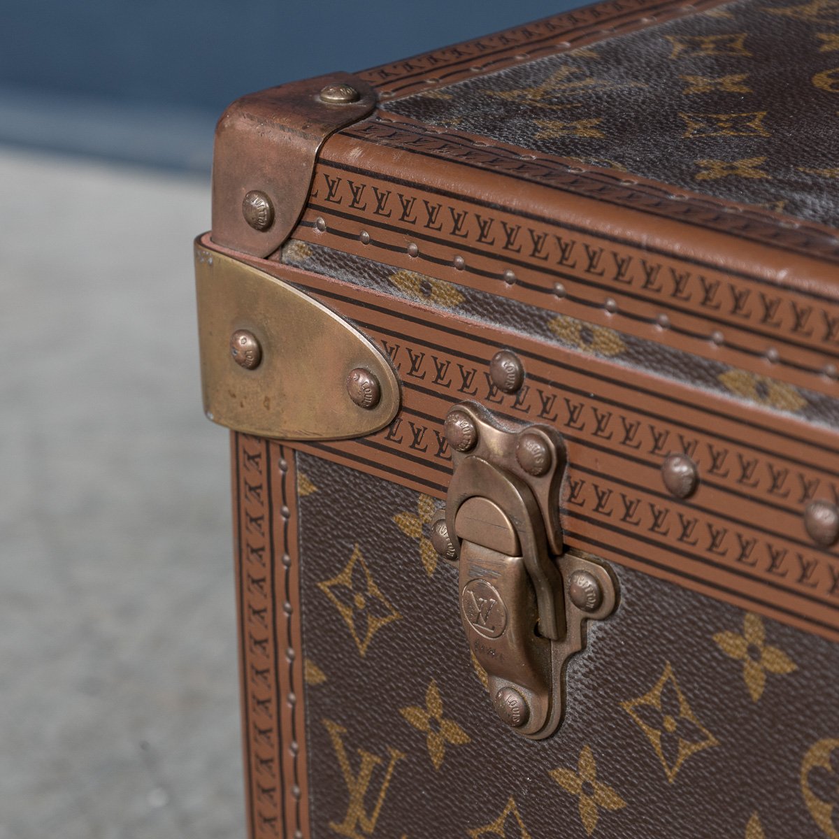PUSHKINS.COM - B11399 - 20thC LOUIS VUITTON SUITCASE IN MONOGRAM CANVAS, FRANCE - 22.jpg