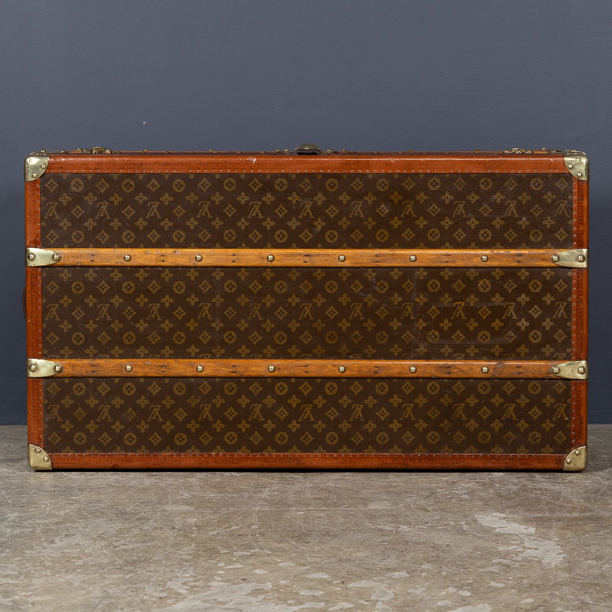 PUSHKINS.COM - D11109 - ANTIQUE 20thC LOUIS VUITTON CABIN TRUNK IN MONOGRAM CANVAS, FRANCE c.1920 - 09.jpg