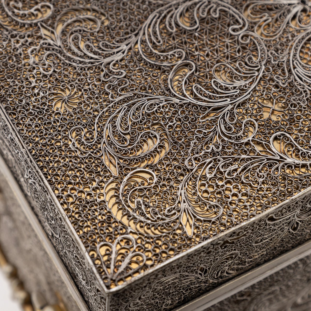 PUSHKINS.COM - J11070 - ANTIQUE 17thC INDO-PORTUGUESE SOLID SILVER FILIGREE TEA CHEST, GOA c.1680 - 17.jpg