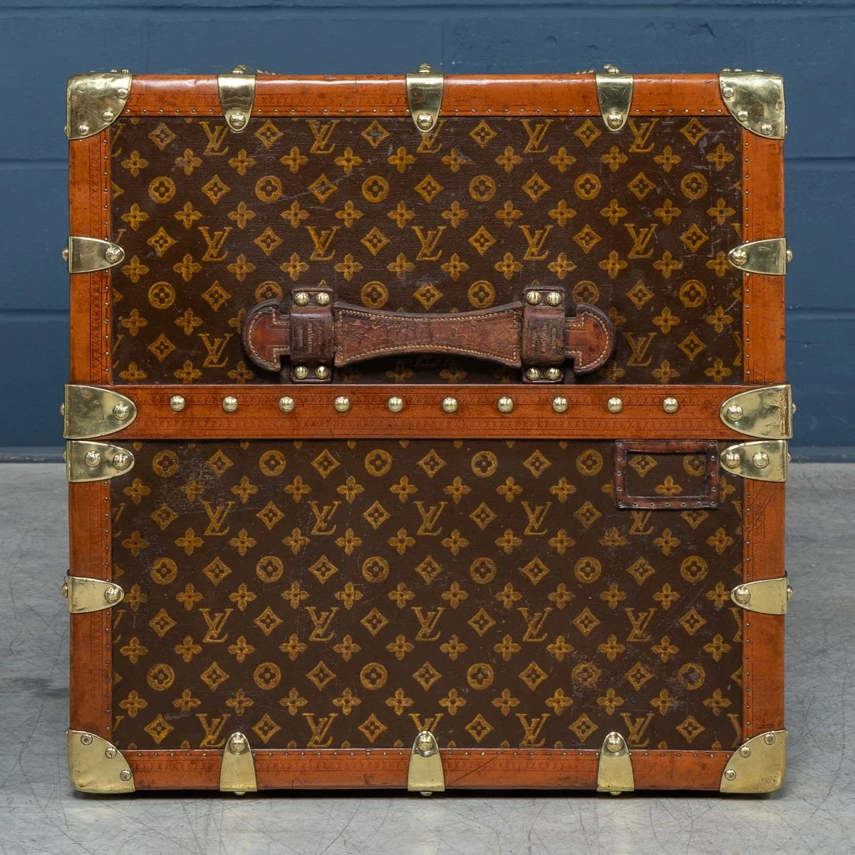 PUSHKINS.COM - B12014 - 20thC LOUIS VUITTON WARDROBE TRUNK IN MONOGRAM CANVAS, FRANCE c.1930 - 09.jpg