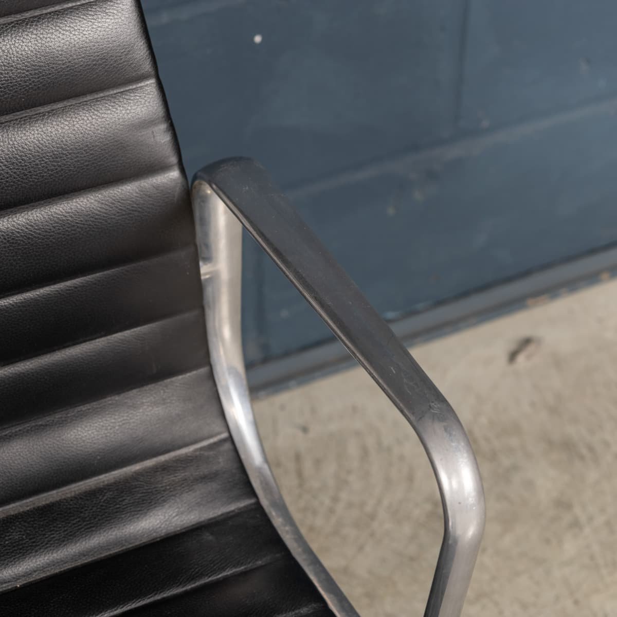 PUSHKINS.COM - B12374d - 20thC PAIR OF EA117 CHAIRS IN BLACK LEATHER BY CHARLES & RAY EAMES FOR VITRA - 17.jpg