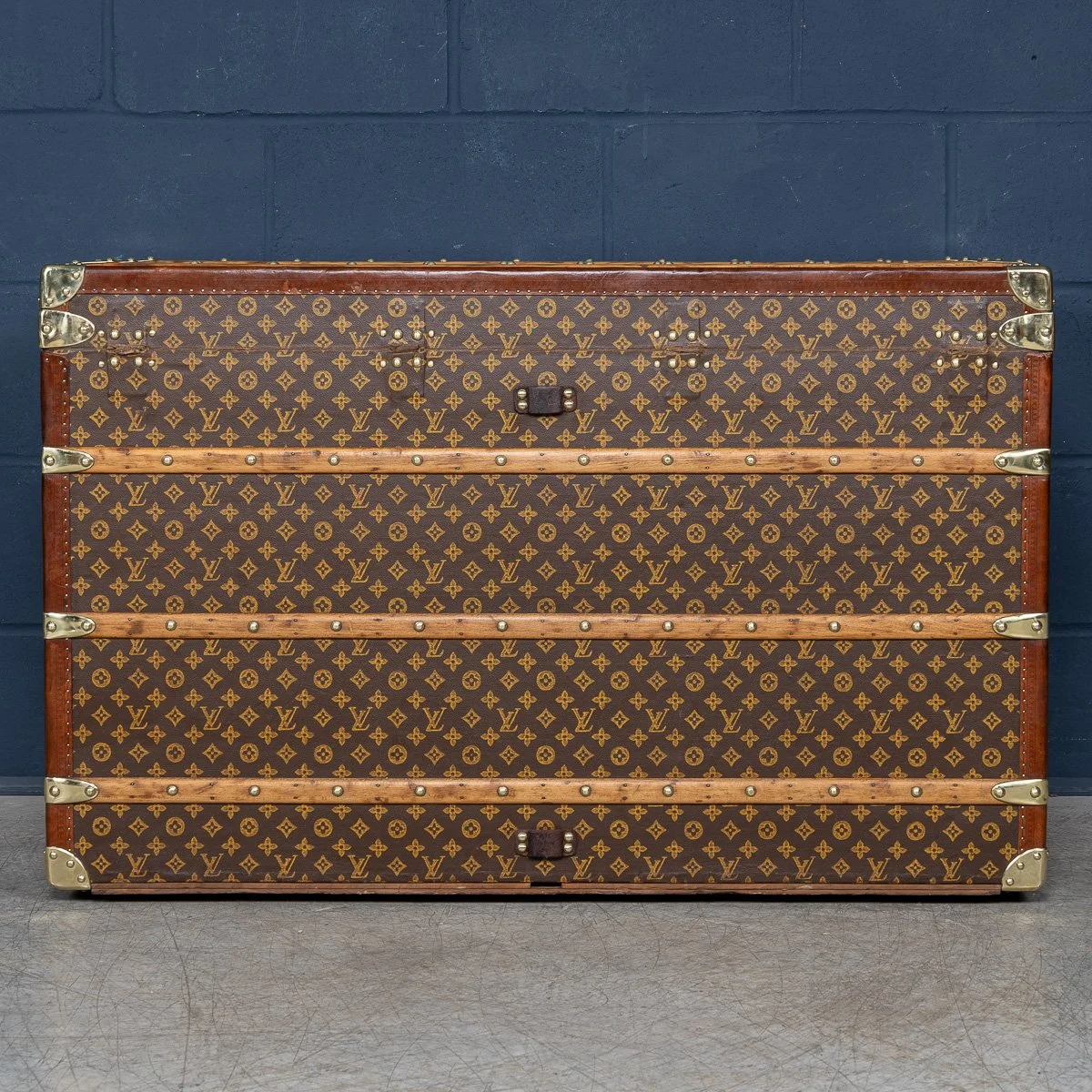PUSHKINS.COM - B11431dw - ANTIQUE 20thC LOUIS VUITTON %22MALLE HAUTE%22 IN MONOGRAM CANVAS, FRANCE c.1920 - 06.jpg